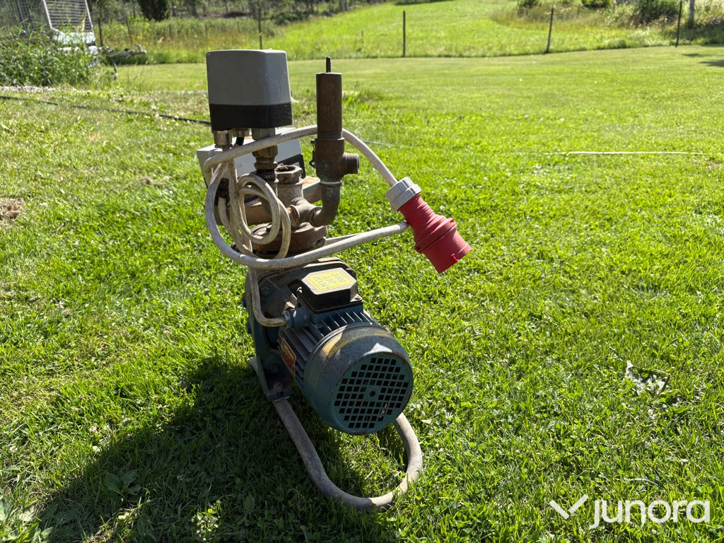 Komplett vattenpump med motor