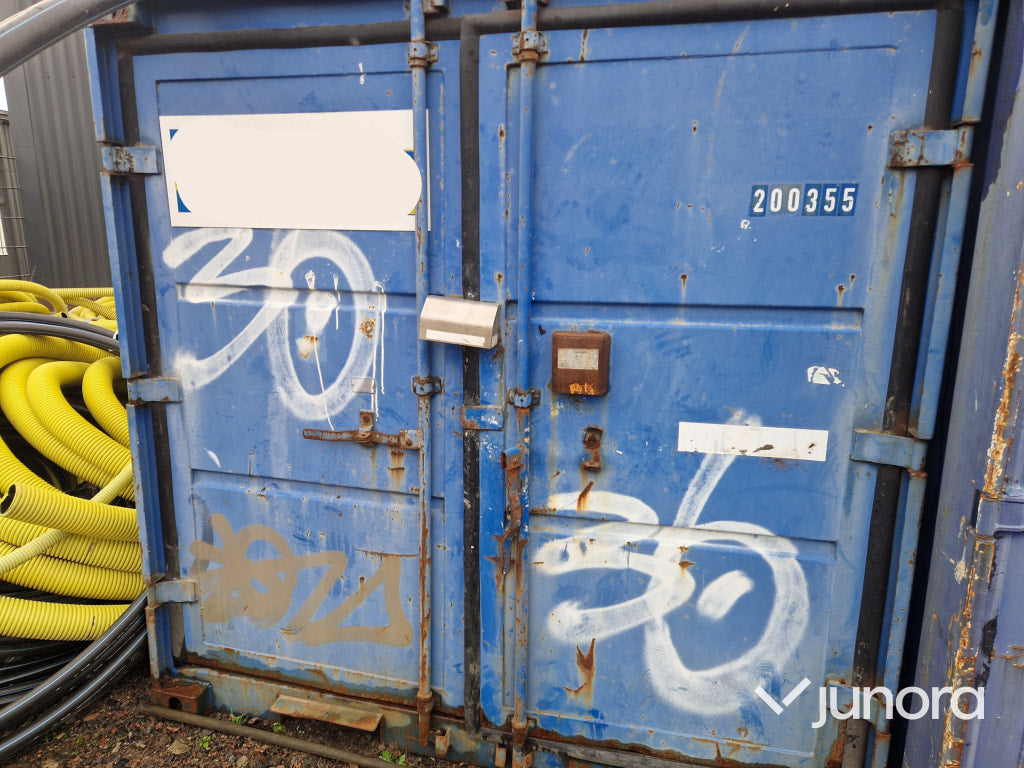 Container 8 fot – med hyllor och elcentral