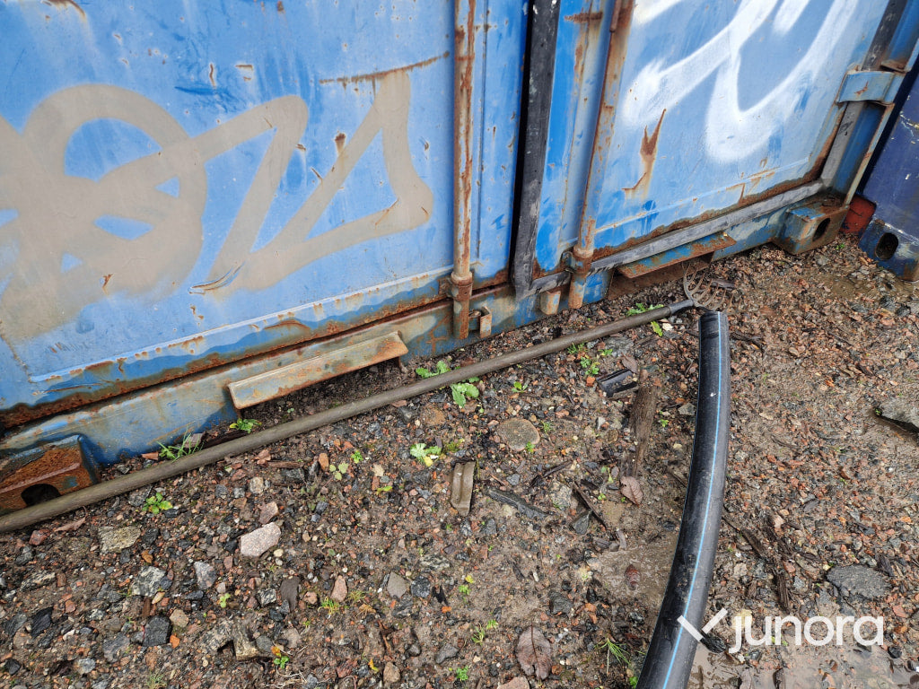 Container 8 fot – med hyllor och elcentral