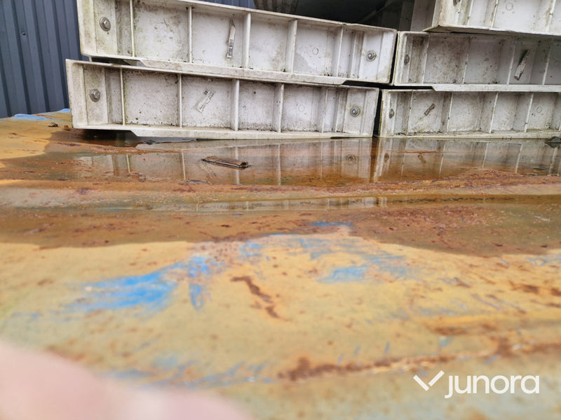 Container 8 fot – med hyllor och elcentral