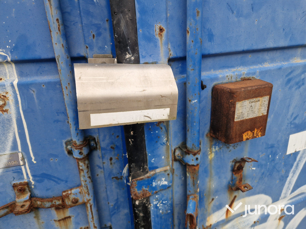 Container 8 fot – med hyllor och elcentral