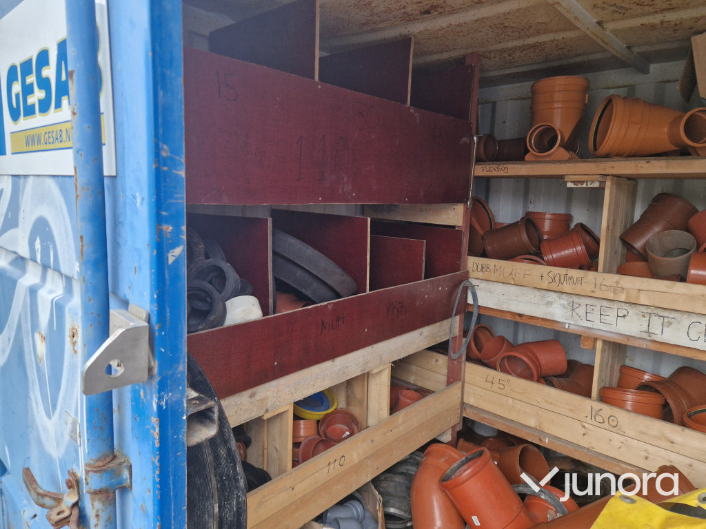 Container 8 fot – med hyllor och elcentral