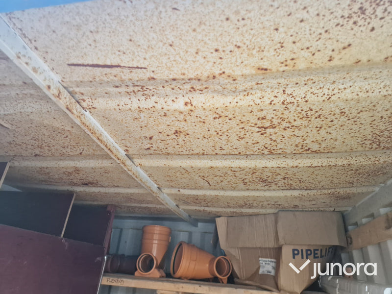 Container 8 fot – med hyllor och elcentral