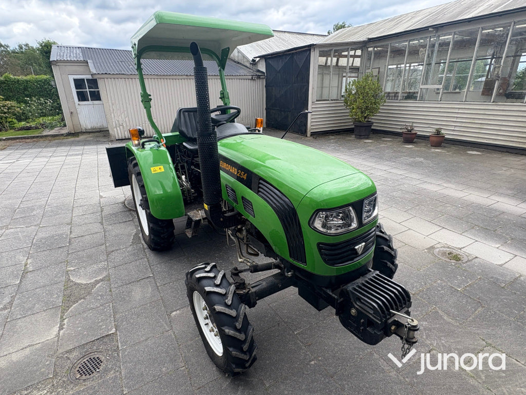 Traktor Europard 254