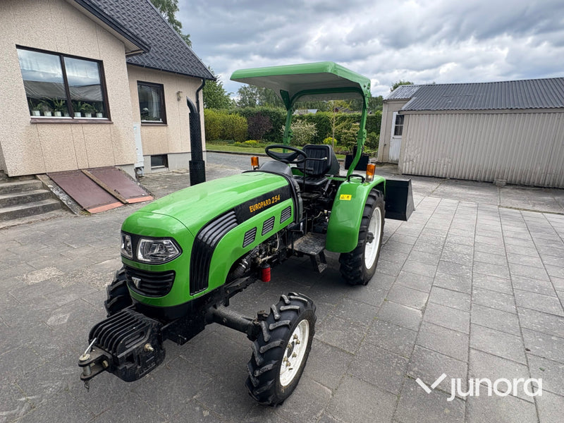 Traktor Europard 254