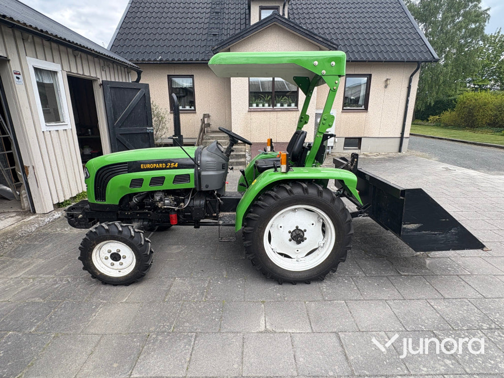 Traktor Europard 254