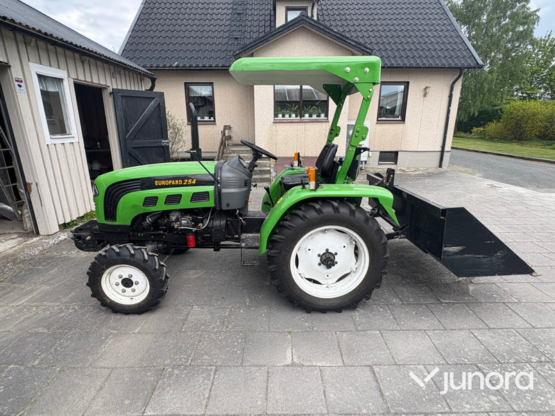 Traktor Europard 254