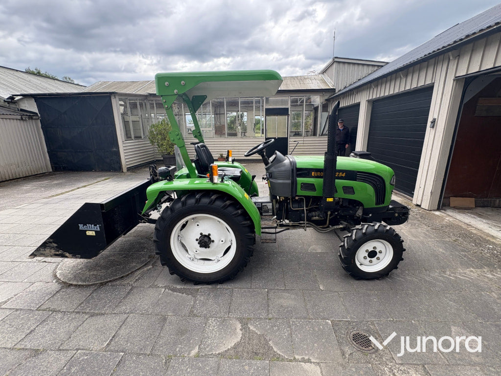 Traktor Europard 254