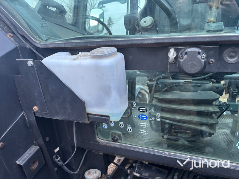 Traktor - Valtra Valmet 6550-4 Hi-Tech, med lastare