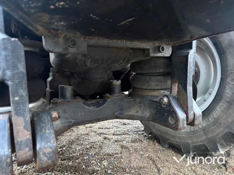 Traktor - Valtra Valmet 6550-4 Hi-Tech, med lastare