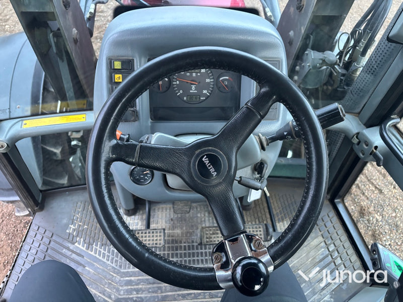 Traktor - Valtra Valmet 6550-4 Hi-Tech, med lastare