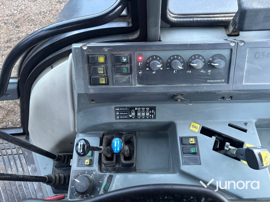 Traktor - Valtra Valmet 6550-4 Hi-Tech, med lastare