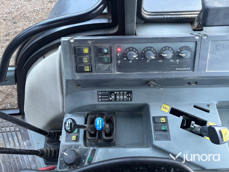 Traktor - Valtra Valmet 6550-4 Hi-Tech, med lastare