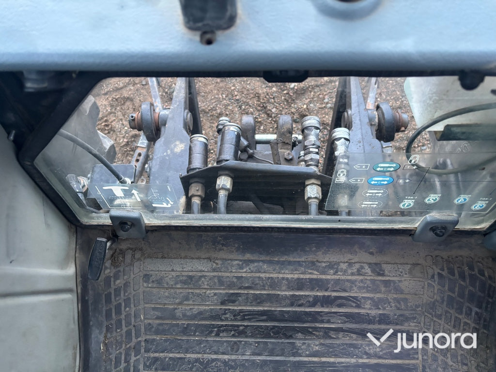 Traktor - Valtra Valmet 6550-4 Hi-Tech, med lastare