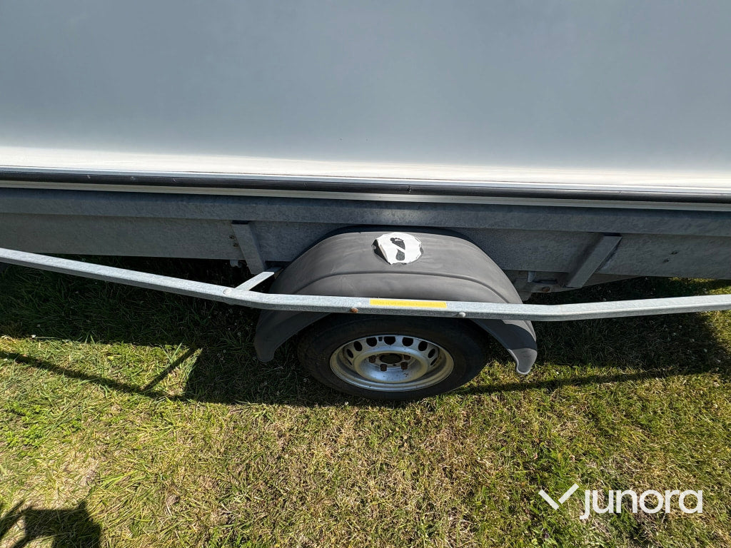 Släpvagn med kåpa och lucka Thule CV 100032