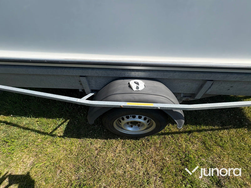 Släpvagn med kåpa och lucka Thule CV 100032