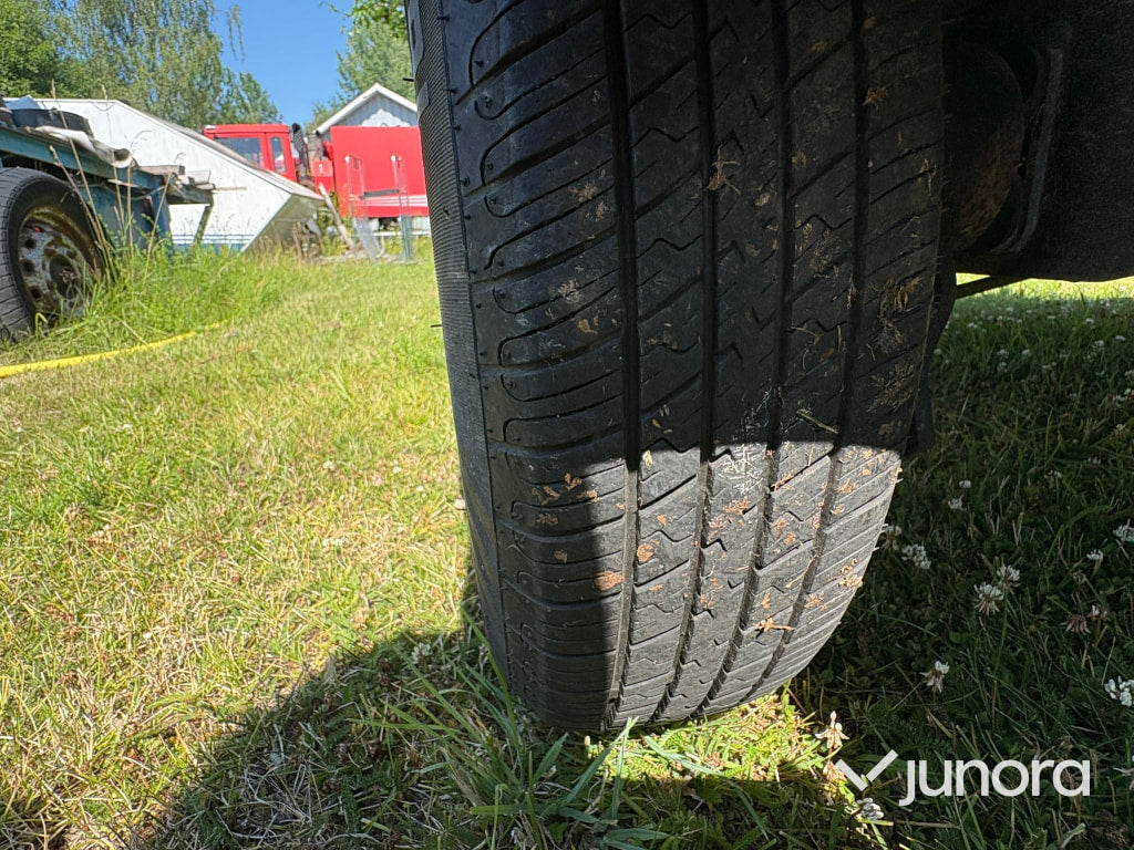 Släpvagn med kåpa och lucka Thule CV 100032