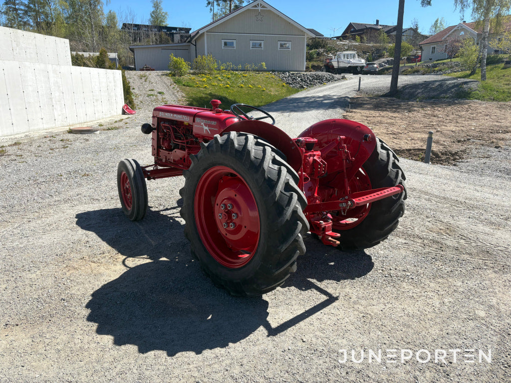 Traktor Bolinder-Munktell Volvo Terrier inkl. Störtbåge & Slåtterbalk