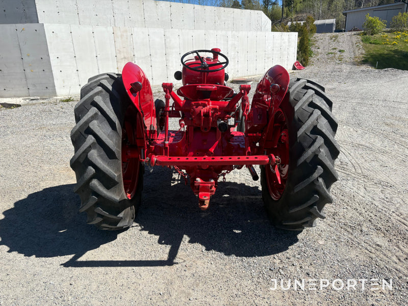 Traktor Bolinder-Munktell Volvo Terrier inkl. Störtbåge & Slåtterbalk