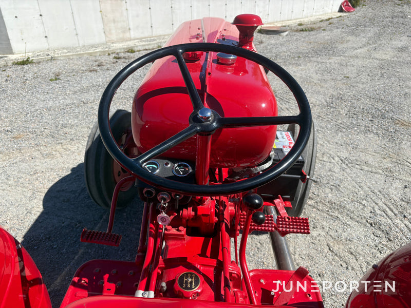 Traktor Bolinder-Munktell Volvo Terrier inkl. Störtbåge & Slåtterbalk