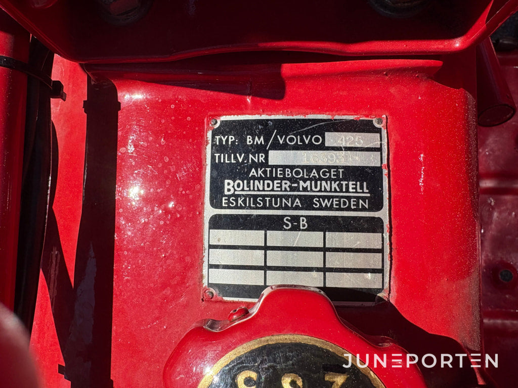 Traktor Bolinder-Munktell Volvo Terrier inkl. Störtbåge & Slåtterbalk