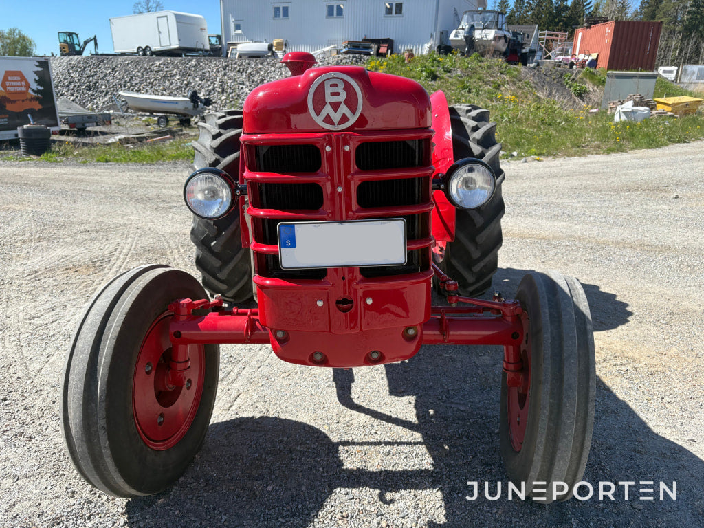 Traktor Bolinder-Munktell Volvo Terrier inkl. Störtbåge & Slåtterbalk