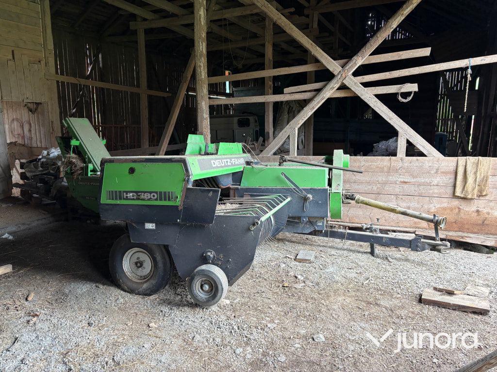 Småbalspress/Hårdpress DEUTZ FAHR HD 380 med balkastare DEUTZ FAHR BS 345