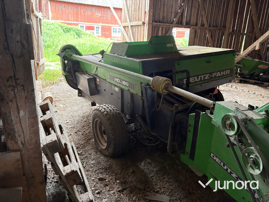 Småbalspress/Hårdpress DEUTZ FAHR HD 380 med balkastare DEUTZ FAHR BS 345
