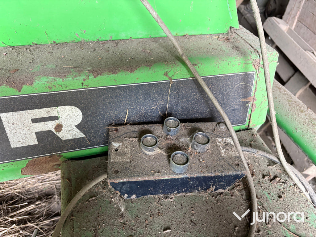 Småbalspress/Hårdpress DEUTZ FAHR HD 380 med balkastare DEUTZ FAHR BS 345