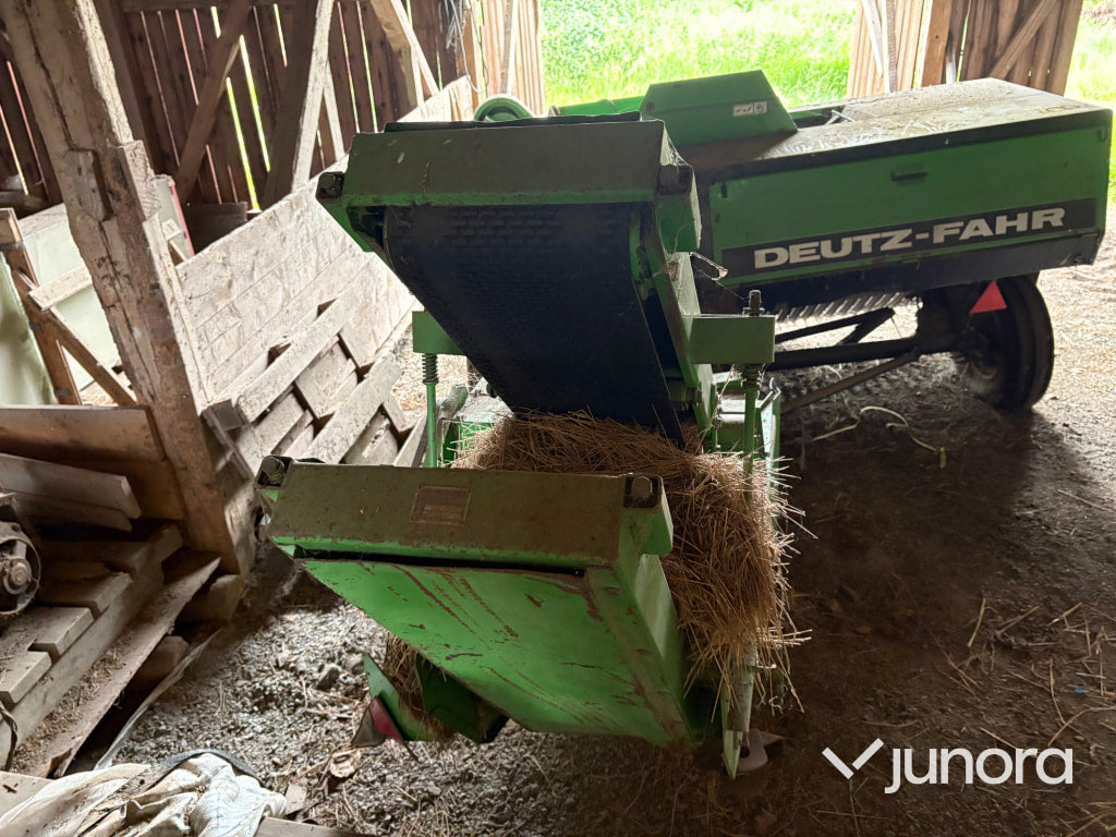 Småbalspress/Hårdpress DEUTZ FAHR HD 380 med balkastare DEUTZ FAHR BS 345