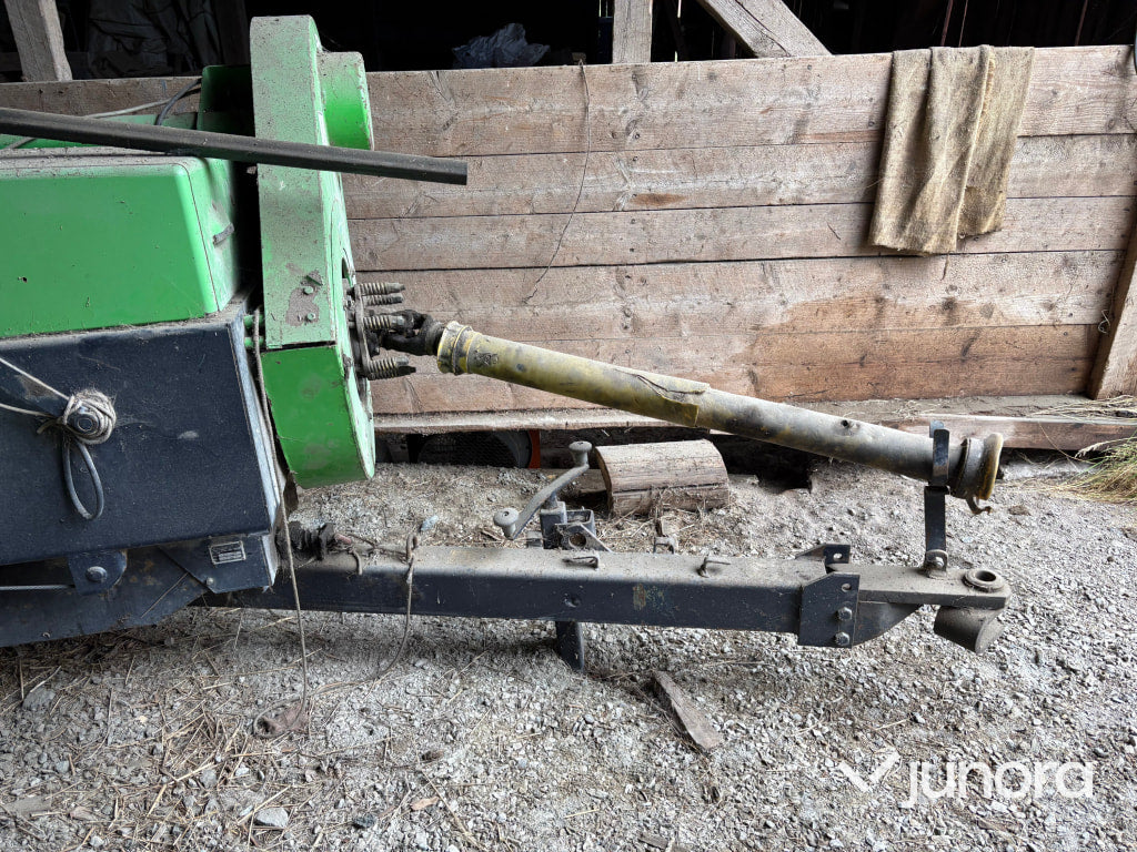 Småbalspress/Hårdpress DEUTZ FAHR HD 380 med balkastare DEUTZ FAHR BS 345
