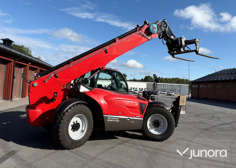 Teleskoplastare MANITOU  MT 1840 HA ST4 - flera tillbehör & redskap