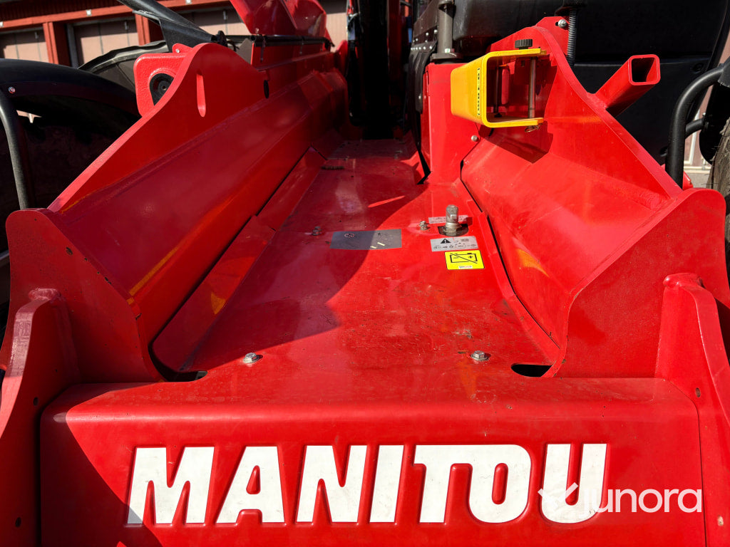 Teleskoplastare MANITOU  MT 1840 HA ST4 - flera tillbehör & redskap
