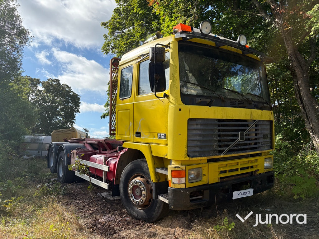 Lastbil Volvo F12 6X2