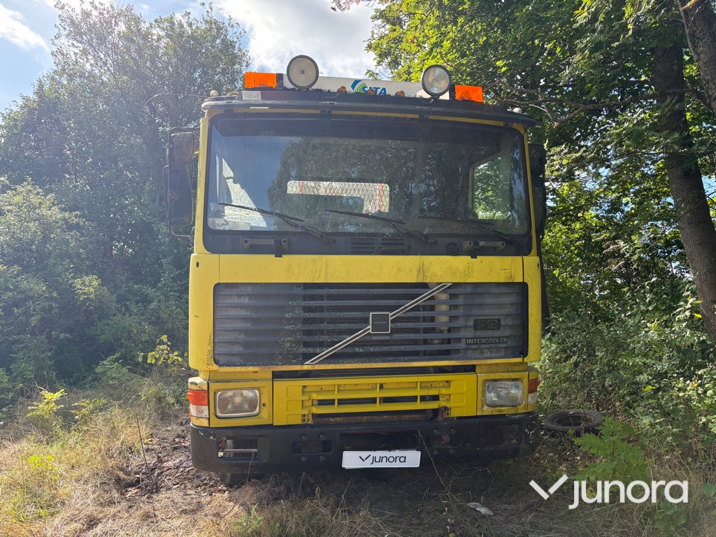 Lastbil Volvo F12 6X2