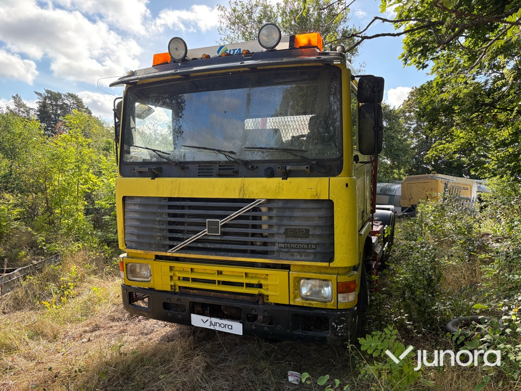 Lastbil Volvo F12 6X2