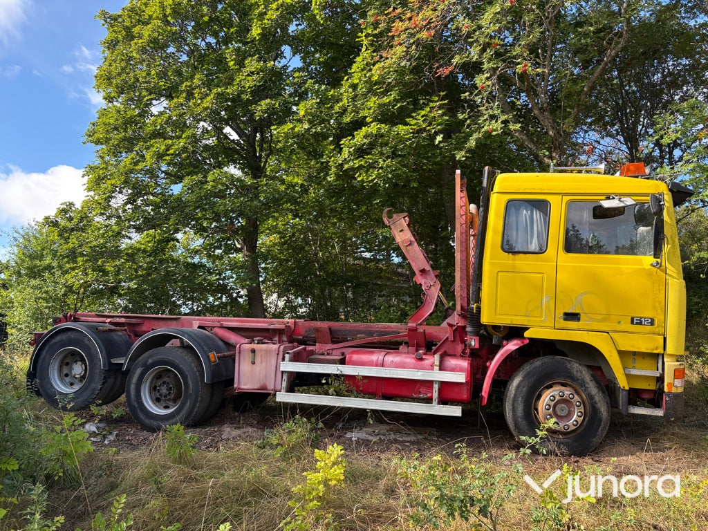 Lastbil Volvo F12 6X2