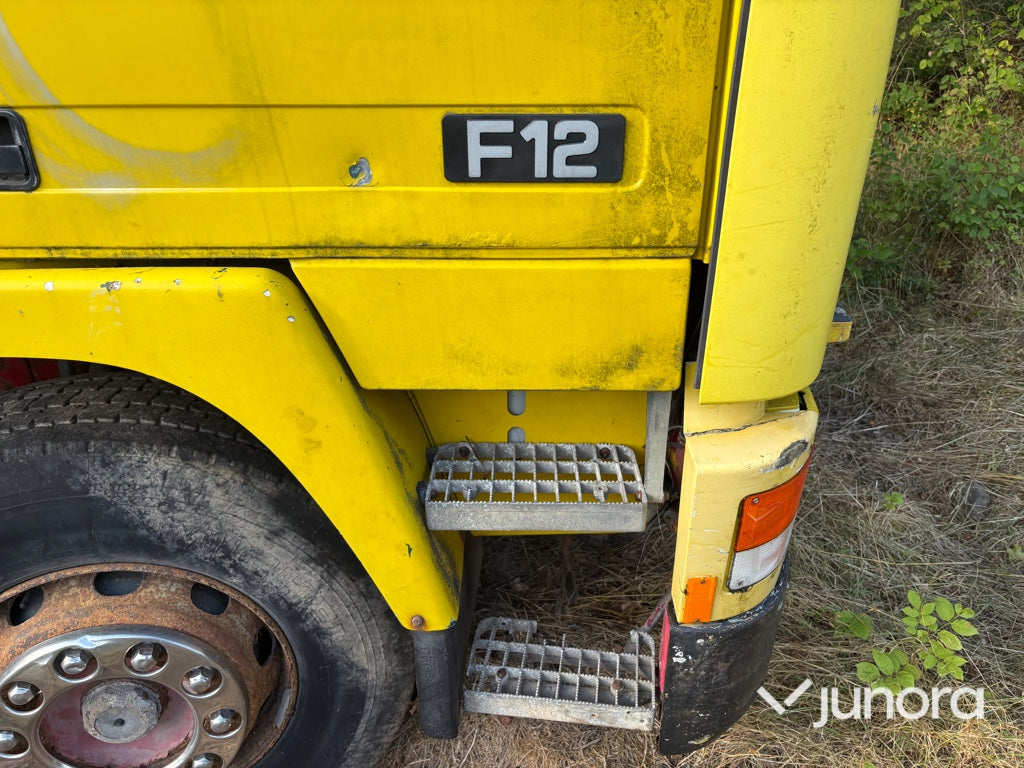 Lastbil Volvo F12 6X2