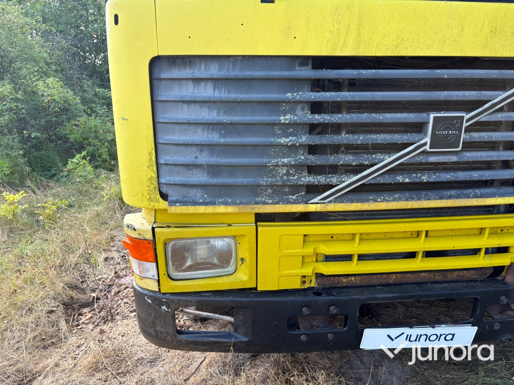 Lastbil Volvo F12 6X2