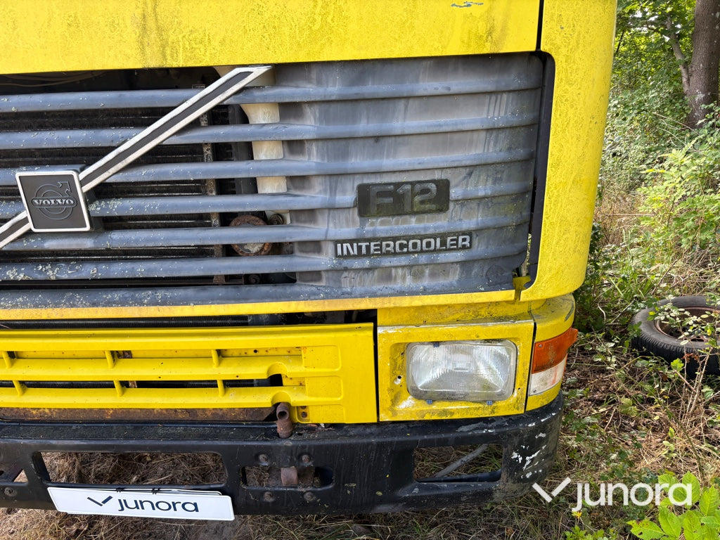 Lastbil Volvo F12 6X2
