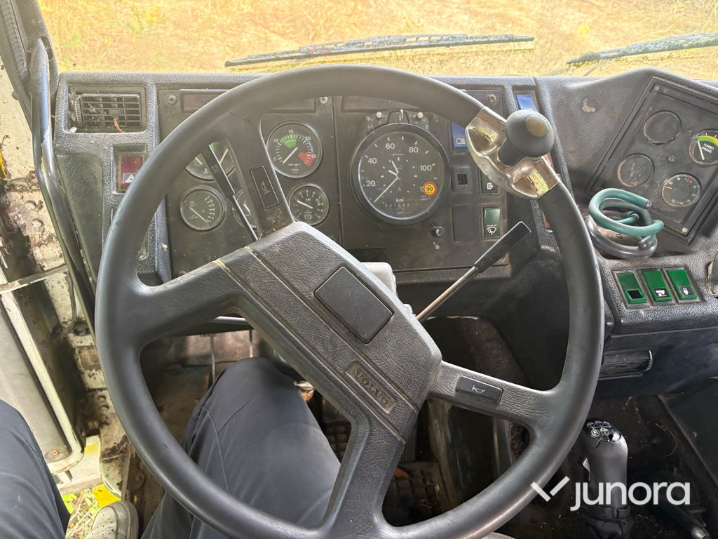 Lastbil Volvo F12 6X2