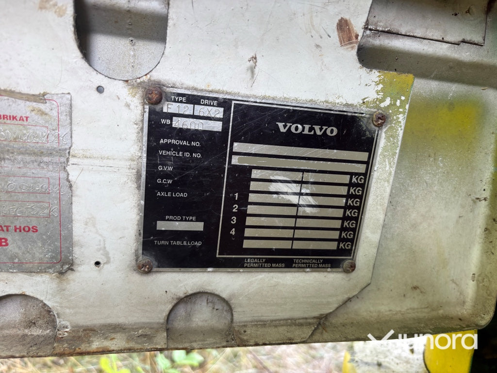 Lastbil Volvo F12 6X2