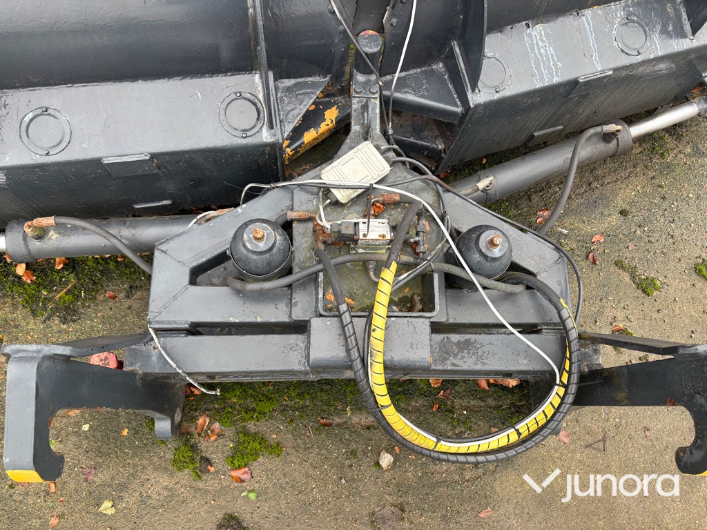Hydraulisk vikplog Stora BM fäste