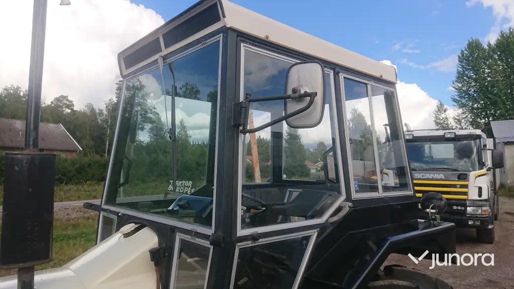 Traktor David Brown 885 Q