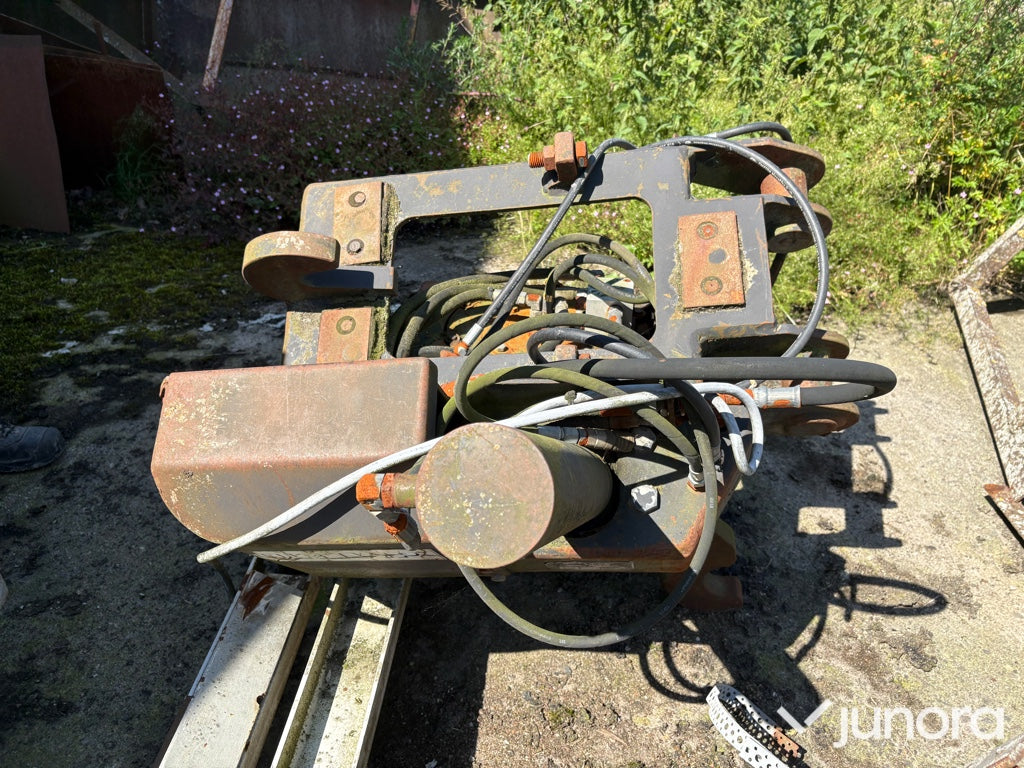 Åkerman hjulgrävare med tiltrotator & redskap