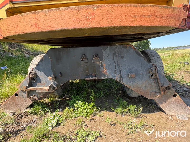 Åkerman hjulgrävare med tiltrotator & redskap
