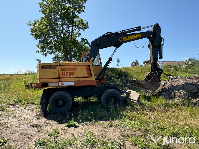 Åkerman hjulgrävare med tiltrotator & redskap