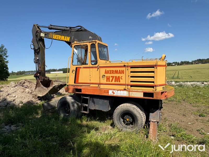 Åkerman hjulgrävare med tiltrotator & redskap
