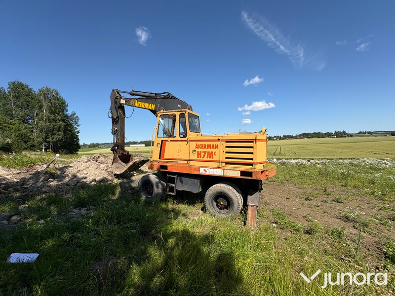 Åkerman hjulgrävare med tiltrotator & redskap