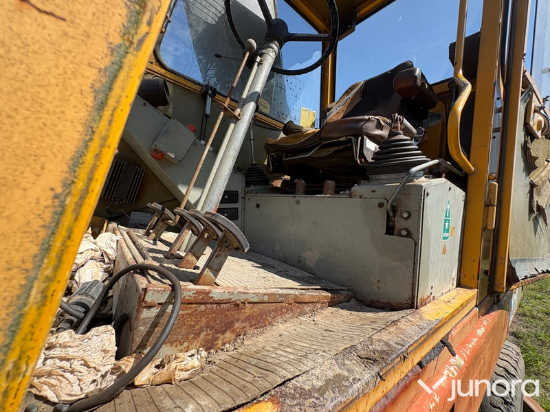 Åkerman hjulgrävare med tiltrotator & redskap